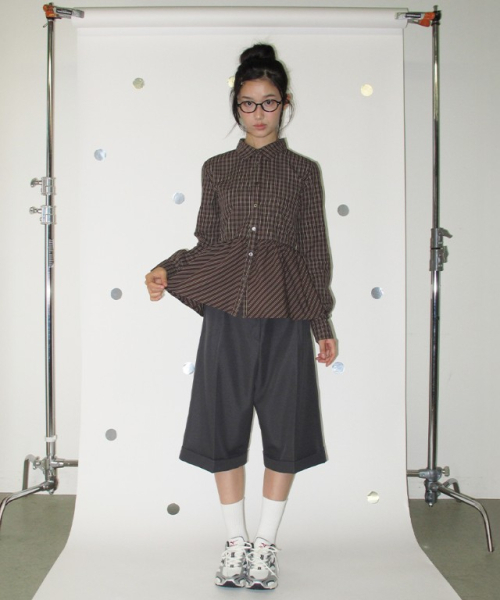 RONRON（ロンロン）の「RUFFLE CHECK SHIRT BROWN（シャツ/ブラウス・レディース・その他・FREE）」の5枚目の写真