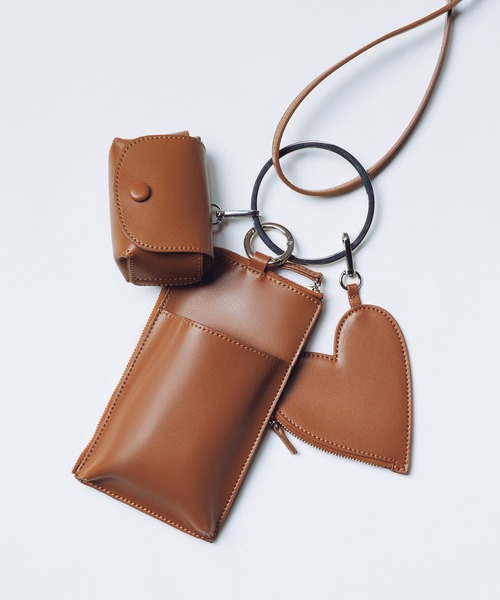 ADAM ET ROPE'（アダムエロペ）の「【WEB限定】マルチポーチ付きショルダーバッグ（ショルダーバッグ・レディース・シルバー/ブラック/ブラウン/レッド・FREE）」の3枚目の写真