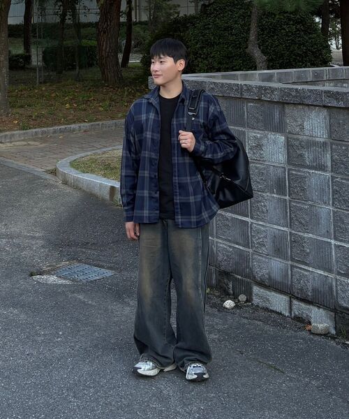 AVANDRESS(アバンドレス )の「アースティンチェックシャツネイビー(シャツ/ブラウス・レディース・その他・MEDIUM/LARGE/X-LARGE)」の2枚目の写真