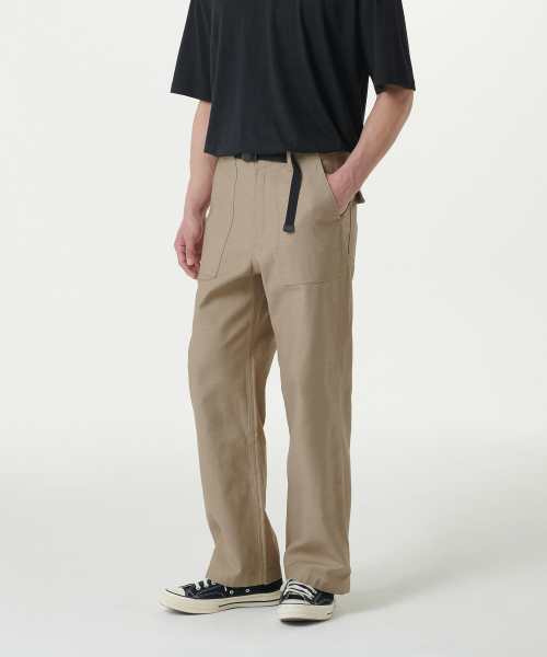 MUSINSA STANDARD(ムシンサスタンダード)の「ベージュサテンワイドベルト付きパーティグパンツ(その他パンツ・メンズ・その他・26/27/28/29/30/31/32/33/34/36/38/42)」の2枚目の写真