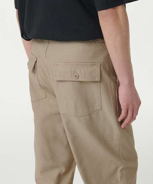 MUSINSA STANDARD(ムシンサスタンダード)の「ベージュサテンワイドベルト付きパーティグパンツ(その他パンツ・メンズ・その他・26/27/28/29/30/31/32/33/34/36/38/42)」の7枚目の写真