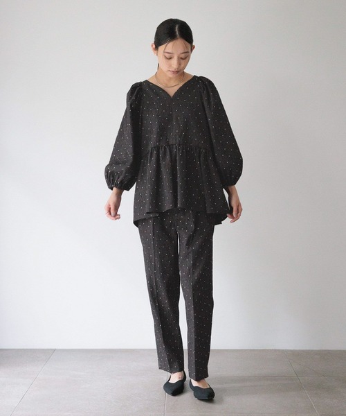LOWRYS FARM(ローリーズファーム)の「daymeジャガードブラウス 628649(シャツ/ブラウス・レディース・ブラック/ネイビー・MEDIUM/LARGE)」の3枚目の写真
