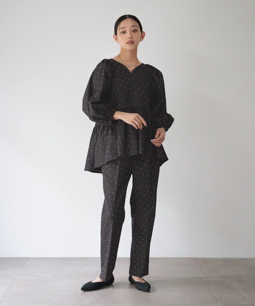 LOWRYS FARM(ローリーズファーム)の「daymeジャガードブラウス 628649(シャツ/ブラウス・レディース・ブラック/ネイビー・MEDIUM/LARGE)」の4枚目の写真