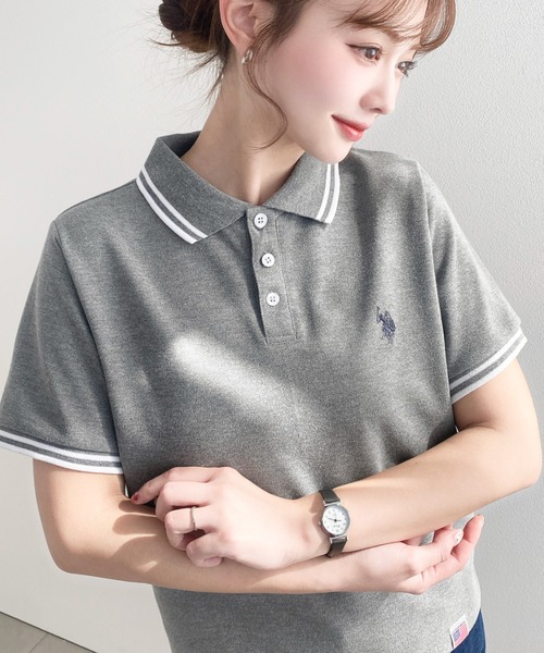U.S. POLO ASSN.(ユーエスポロアッスン)の「moment+別注【U.S.POLO ASSN.】ワンポイント刺繍配色ラインリブ半袖ポロシャツ(ポロシャツ・レディース・杢グレー/ブラック/アイボリー/ネイビー・M/L)」の3枚目の写真