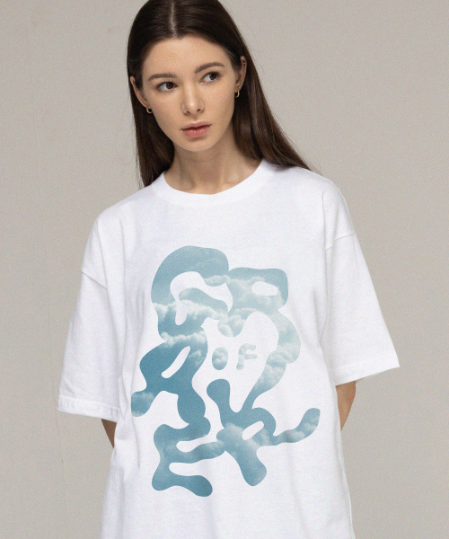 GRAVER（グレーバー）の「[ユニセックス]グラフィティ雲ロゴ半袖Tシャツ_ホワイト（Tシャツ/カットソー・レディース・ホワイト・SMALL/MEDIUM/LARGE/X-LARGE）」の2枚目の写真