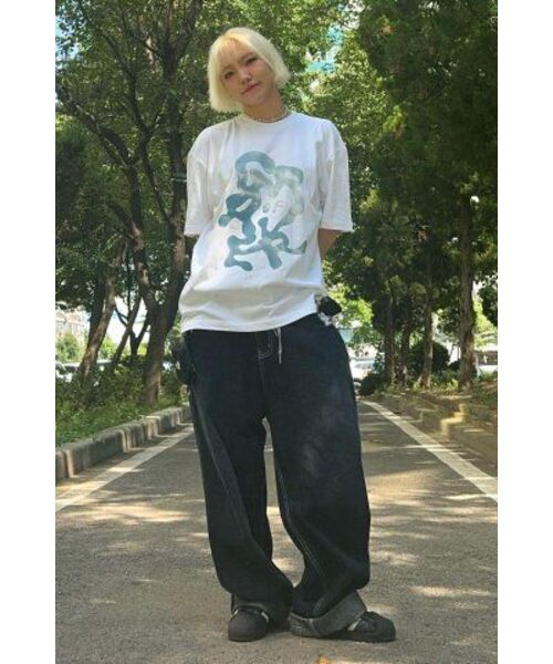 GRAVER（グレーバー）の「[ユニセックス]グラフィティ雲ロゴ半袖Tシャツ_ホワイト（Tシャツ/カットソー・レディース・ホワイト・SMALL/MEDIUM/LARGE/X-LARGE）」の10枚目の写真