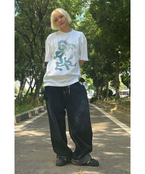GRAVER（グレーバー）の「[ユニセックス]グラフィティ雲ロゴ半袖Tシャツ_ホワイト（Tシャツ/カットソー・レディース・ホワイト・SMALL/MEDIUM/LARGE/X-LARGE）」の8枚目の写真
