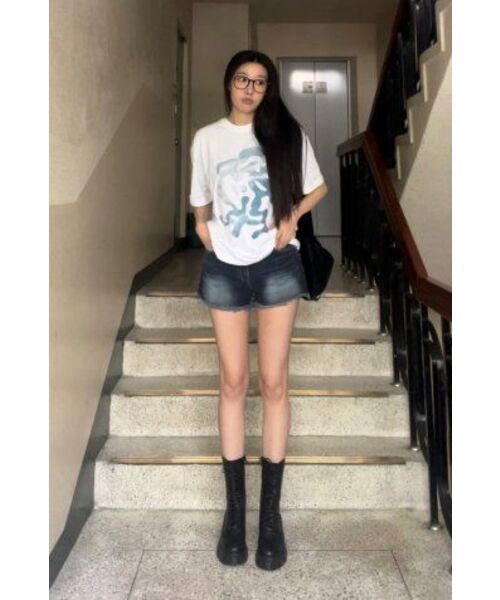 GRAVER（グレーバー）の「[ユニセックス]グラフィティ雲ロゴ半袖Tシャツ_ホワイト（Tシャツ/カットソー・レディース・ホワイト・SMALL/MEDIUM/LARGE/X-LARGE）」の7枚目の写真
