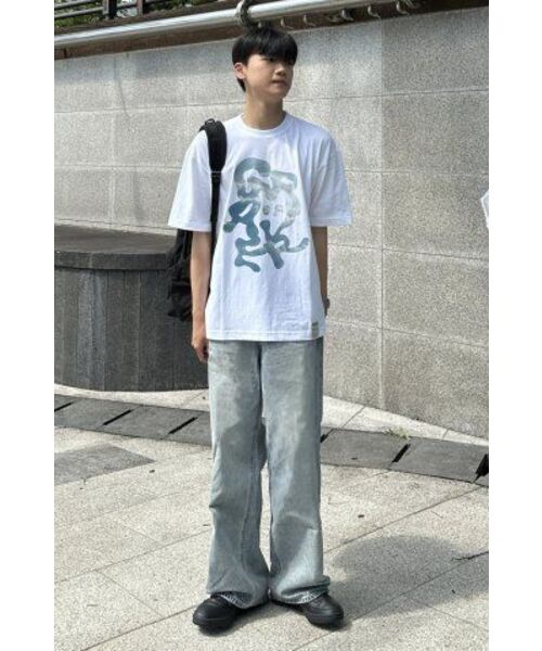 GRAVER（グレーバー）の「[ユニセックス]グラフィティ雲ロゴ半袖Tシャツ_ホワイト（Tシャツ/カットソー・レディース・ホワイト・SMALL/MEDIUM/LARGE/X-LARGE）」の6枚目の写真