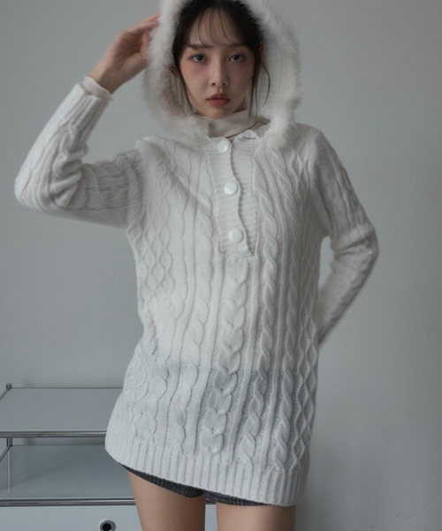 Nadana(ナダナ)の「ファーフードケーブルニットミニワンピース(ワンピース・レディース・オフホワイト/ブラック・FREE)」の15枚目の写真