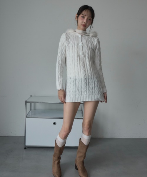 Nadana(ナダナ)の「ファーフードケーブルニットミニワンピース(ワンピース・レディース・オフホワイト/ブラック・FREE)」の14枚目の写真