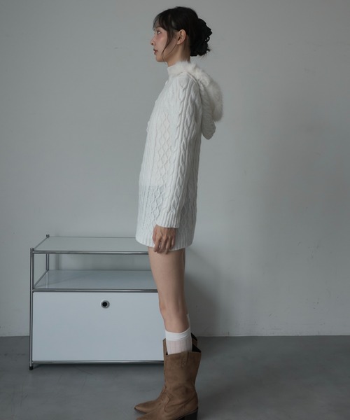 Nadana(ナダナ)の「ファーフードケーブルニットミニワンピース(ワンピース・レディース・オフホワイト/ブラック・FREE)」の13枚目の写真