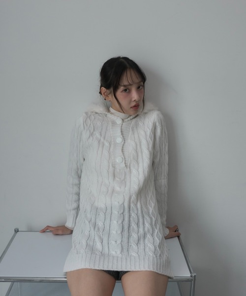 Nadana(ナダナ)の「ファーフードケーブルニットミニワンピース(ワンピース・レディース・オフホワイト/ブラック・FREE)」の12枚目の写真