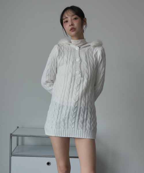 Nadana(ナダナ)の「ファーフードケーブルニットミニワンピース(ワンピース・レディース・オフホワイト/ブラック・FREE)」の10枚目の写真