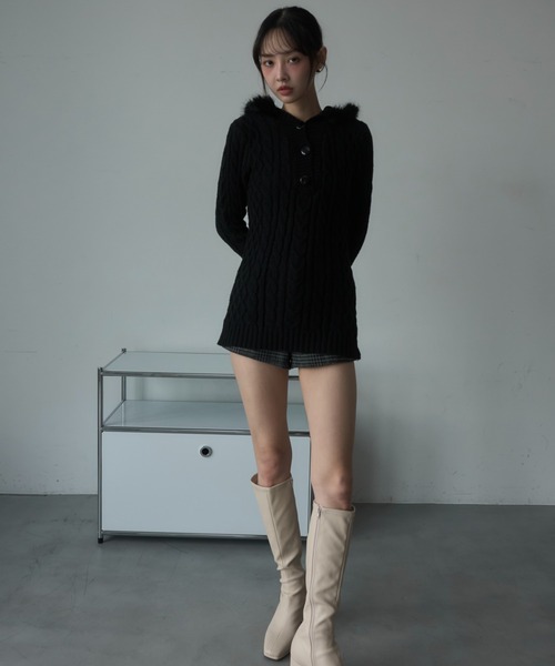 Nadana(ナダナ)の「ファーフードケーブルニットミニワンピース(ワンピース・レディース・オフホワイト/ブラック・FREE)」の21枚目の写真