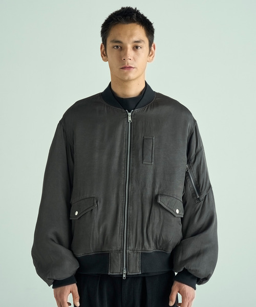 VICTIM（ヴィクティム）の「VICTIM ヴィクティム / VINTAGE EFFECT MA-1 JACKET ヴィンテージエフェクトMA-1ミリタリージャケット / VTM-25-O-103（MA-1・メンズ・カーキ/ブラック・1/2）」の3枚目の写真