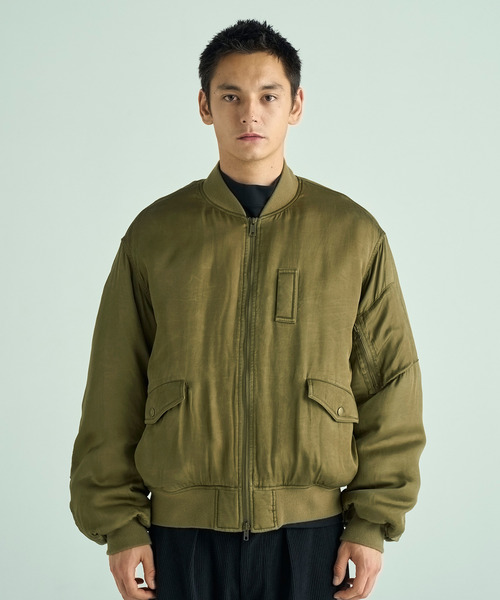 VICTIM（ヴィクティム）の「VICTIM ヴィクティム / VINTAGE EFFECT MA-1 JACKET ヴィンテージエフェクトMA-1ミリタリージャケット / VTM-25-O-103（MA-1・メンズ・カーキ/ブラック・1/2）」の4枚目の写真