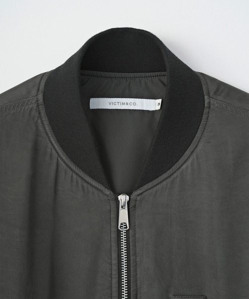 VICTIM（ヴィクティム）の「VICTIM ヴィクティム / VINTAGE EFFECT MA-1 JACKET ヴィンテージエフェクトMA-1ミリタリージャケット / VTM-25-O-103（MA-1・メンズ・カーキ/ブラック・1/2）」の6枚目の写真