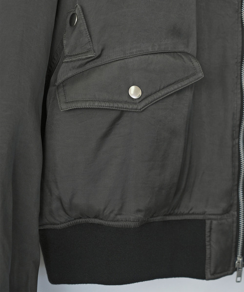 VICTIM（ヴィクティム）の「VICTIM ヴィクティム / VINTAGE EFFECT MA-1 JACKET ヴィンテージエフェクトMA-1ミリタリージャケット / VTM-25-O-103（MA-1・メンズ・カーキ/ブラック・1/2）」の8枚目の写真