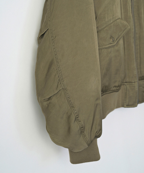 VICTIM（ヴィクティム）の「VICTIM ヴィクティム / VINTAGE EFFECT MA-1 JACKET ヴィンテージエフェクトMA-1ミリタリージャケット / VTM-25-O-103（MA-1・メンズ・カーキ/ブラック・1/2）」の15枚目の写真