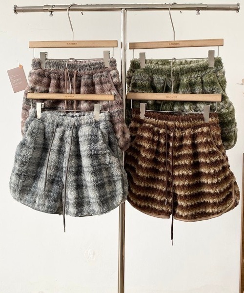 Sibra（シブラ）の「もこもこボアショートパンツ【4色展開】（その他パンツ・レディース・グレー/グリーン/ピンク/ブラウン・M）」の10枚目の写真