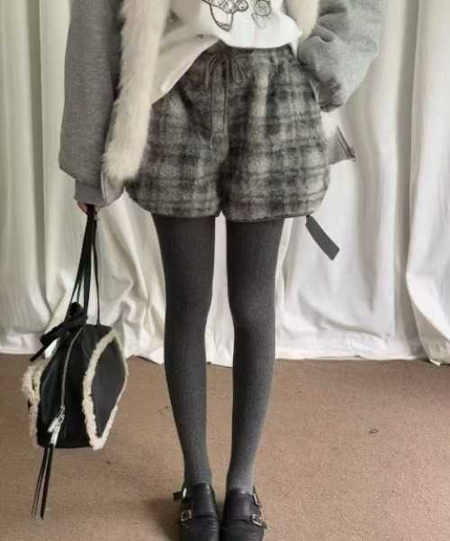 Sibra（シブラ）の「もこもこボアショートパンツ【4色展開】（その他パンツ・レディース・グレー/グリーン/ピンク/ブラウン・M）」の7枚目の写真