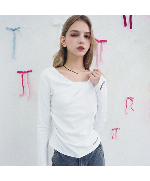 Vivacious(ビバシャス)の「Croissant V Long Sleeve - 2COL(Tシャツ/カットソー・レディース・ホワイト/ブラック・SMALL/MEDIUM)」の2枚目の写真