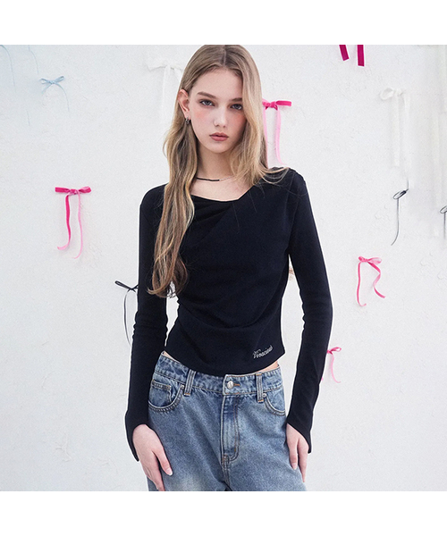 Vivacious(ビバシャス)の「Croissant V Long Sleeve - 2COL(Tシャツ/カットソー・レディース・ホワイト/ブラック・SMALL/MEDIUM)」の1枚目の写真