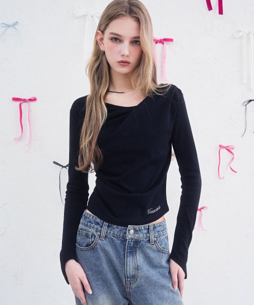 Vivacious(ビバシャス)の「Croissant V Long Sleeve - 2COL(Tシャツ/カットソー・レディース・ホワイト/ブラック・SMALL/MEDIUM)」の4枚目の写真