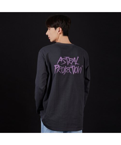 ASTRAL PROJECTION(アストラルプロジェクション)の「グラフィティレタリングオーバーサイズロングスリーブTシャツ_チャコール(Tシャツ/カットソー・メンズ・その他・LARGE/MEDIUM/X-LARGE)」の3枚目の写真