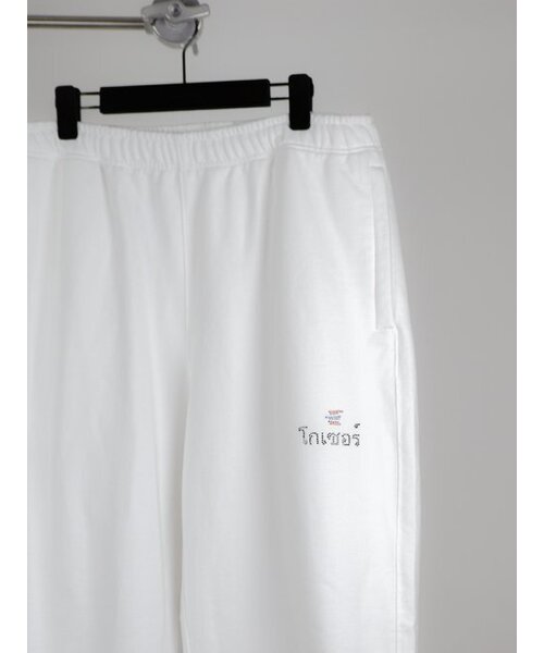 GOZER(ゴーザー)の「OVERSIZED THAILAND BIZ LOGO JOGGER PANTS(スウェットパンツ・メンズ・ホワイト・1/2)」の5枚目の写真