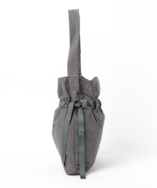 ACOC（アコック）の「ACOC / Drawstring Bag（トートバッグ・レディース・チャコールグレー/インディゴブルー・ONE SIZE）」の3枚目の写真