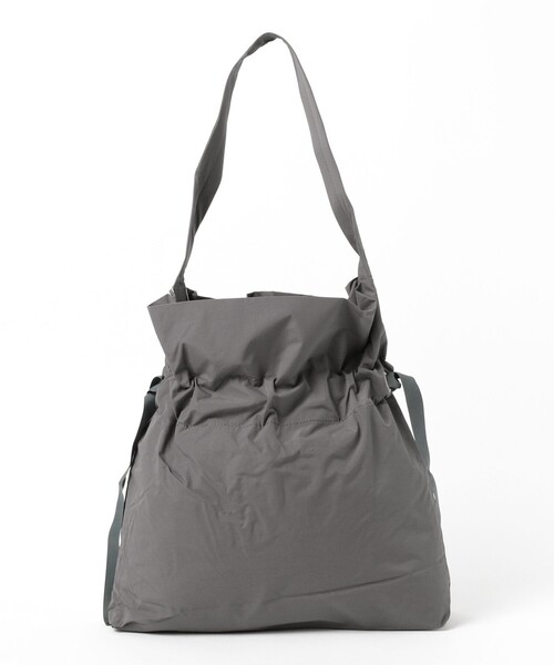ACOC（アコック）の「ACOC / Drawstring Bag（トートバッグ・レディース・チャコールグレー/インディゴブルー・ONE SIZE）」の4枚目の写真