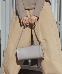 YAHKI（ヤーキ）の「YAHKI/ヤーキ SOFT W FACE ミニマル レザーショルダーバッグ 2026年春夏（ショルダーバッグ）」