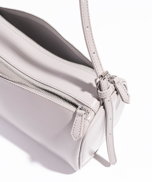 YAHKI（ヤーキ）の「YAHKI/ヤーキ SOFT W FACE ミニマル レザーショルダーバッグ 2026年春夏（ショルダーバッグ・レディース・ライトグリーン/ブラック/ライトグレー・FREE）」の5枚目の写真