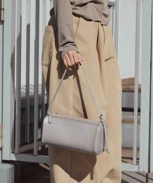 YAHKI（ヤーキ）の「YAHKI/ヤーキ SOFT W FACE ミニマル レザーショルダーバッグ 2026年春夏（ショルダーバッグ・レディース・ライトグリーン/ブラック/ライトグレー・FREE）」の21枚目の写真