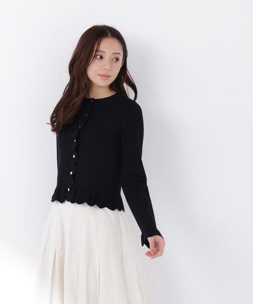 NATURAL BEAUTY BASIC（ナチュラルビューティーベーシック）の「◇メタルボタンフリルカーディガン（カーディガン/ボレロ・レディース・ライトグリーン/ブラック/グレー/オフホワイト・FREE）」の7枚目の写真