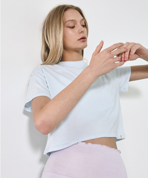DEVIWEAR(デヴィウェア)の「ベーシック クロップド半袖Tシャツ DEVI-T0109-スカイ(Tシャツ/カットソー・レディース・スカイブルー・FREE)」の4枚目の写真