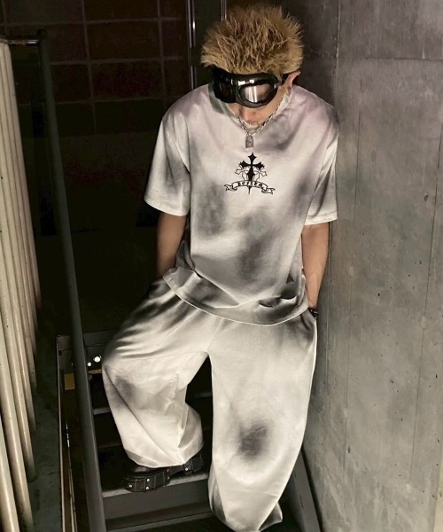 REFLEM（レフレム）の「『REFLEM/レフレム』クロス刺繍ダメージTシャツ