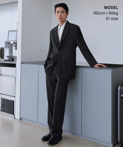 MUSINSA STANDARD(ムシンサスタンダード)の「ワイドヒドゥンバンディングスラックス【チャコールグレー】(スラックス・メンズ・その他・42/40/38/36/34/33/32/31/30/29/28/27/26)」の2枚目の写真