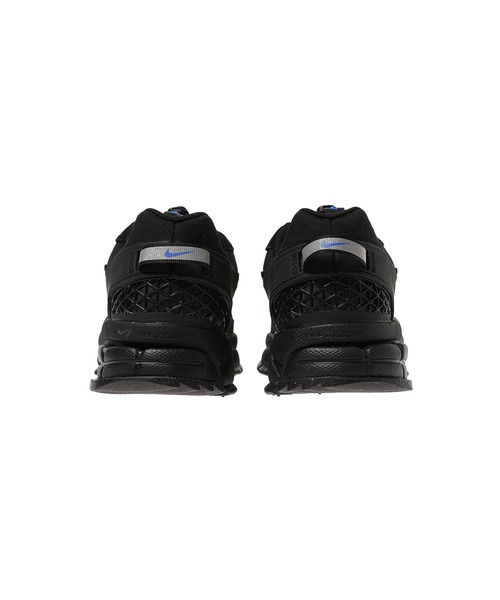 NIKE(ナイキ)の「NIKE WMNS ZOOM VOMERO ROAM HQ2181-004(スニーカー・メンズ・ブラック・27cm/27.5cm/28cm)」の4枚目の写真