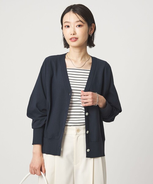 green label relaxing(グリーンレーベルリラクシング)の「HIYOKE Vネック ニット カーディガン マシンウォッシャブル 接触冷感 UVカット 遮熱(カーディガン/ボレロ・レディース・ホワイト/ダークブラウン/レッド/ネイビー・FREE)」の5枚目の写真