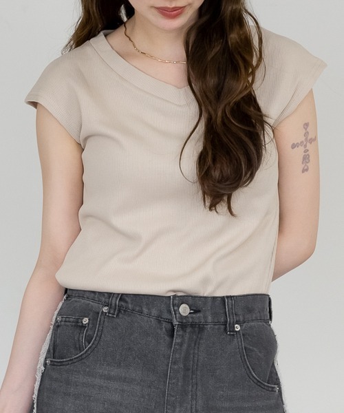 aity（アイティ）の「M-5L Vネックノースリーブ リブカットソー 夏服（Tシャツ/カットソー・レディース・ベージュ/オフホワイト/ブラック/カーキ/杢グレー・4L～5L/LL～3L/M～Ｌ）」の5枚目の写真