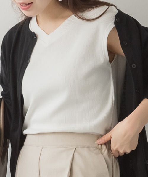 aity（アイティ）の「M-5L Vネックノースリーブ リブカットソー 夏服（Tシャツ/カットソー・レディース・ベージュ/オフホワイト/ブラック/カーキ/杢グレー・4L～5L/LL～3L/M～Ｌ）」の2枚目の写真