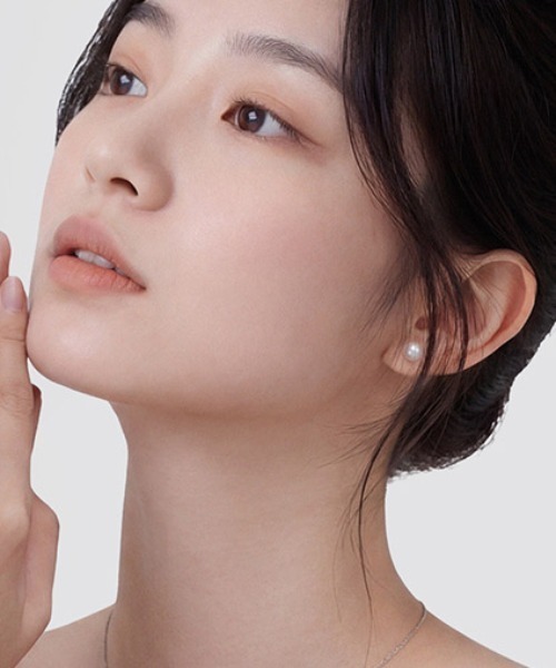 Daniel Wellington(ダニエルウェリントン)の「Pearl Stud Earring パール ローズゴールド/ゴールド/シルバー(ピアス(両耳用)・レディース・シルバー/イエローゴールド/ピンクゴールド・ONE SIZE)」の2枚目の写真