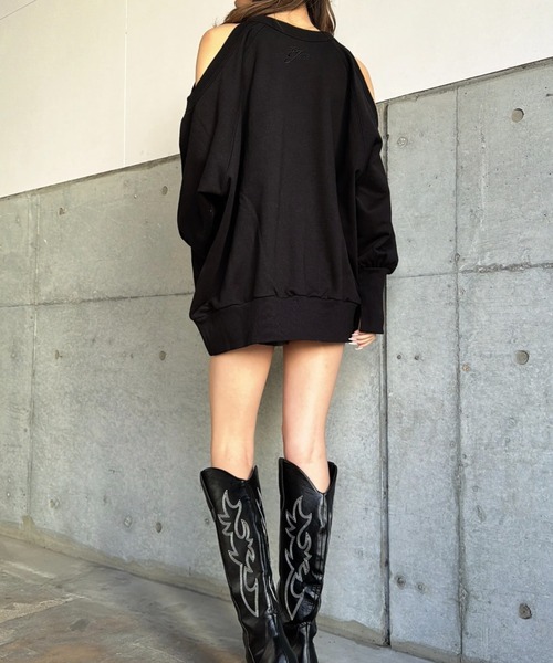 EGOIST（エゴイスト）の「オープンショルダー裏毛トップス（スウェット・レディース・ベージュ/ホワイト/ブラック・FREE）」の17枚目の写真