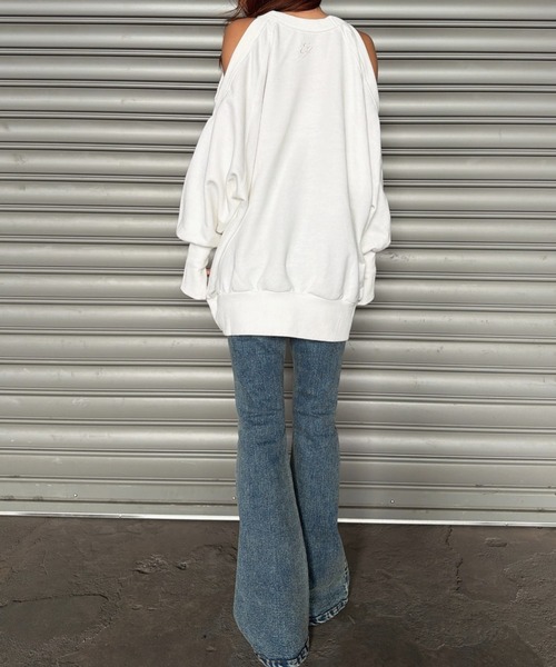 EGOIST（エゴイスト）の「オープンショルダー裏毛トップス（スウェット・レディース・ベージュ/ホワイト/ブラック・FREE）」の21枚目の写真