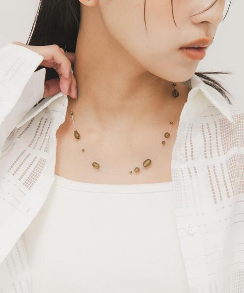 KBF(ケイビーエフ)の「シズクネックレス(ネックレス・レディース・カーキ/クリア・ONE)」の1枚目の写真