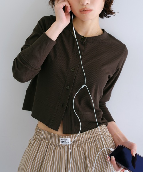 ANME(アンメ)の「テレコリブショート丈カーディガン(カーディガン/ボレロ・レディース・ネイビー/グレー/ブラック/ブラウン・M)」の3枚目の写真