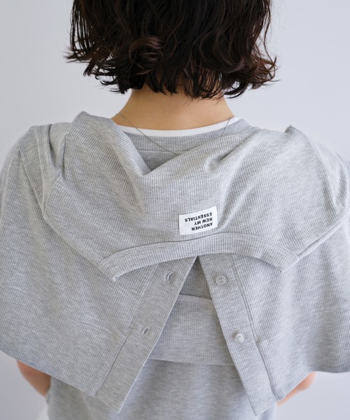 ANME(アンメ)の「テレコリブショート丈カーディガン(カーディガン/ボレロ・レディース・ネイビー/グレー/ブラック/ブラウン・M)」の6枚目の写真